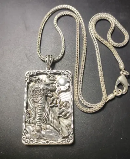 Mai Chuang/ Old China Tibet Silver Antique Handmade Domineering Zodiac Tiger Necklace Amulet Pendant Gift 2