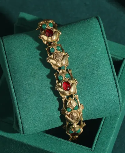 Vintage Jewelry Lucky Toad Bracelets For Women Green Red Agate Antique Gold Color Charm 2025 Accessories Mothers Day Gift New 2