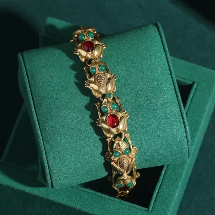 Vintage Jewelry Lucky Toad Bracelets For Women Green Red Agate Antique Gold Color Charm 2025 Accessories Mothers Day Gift New 2