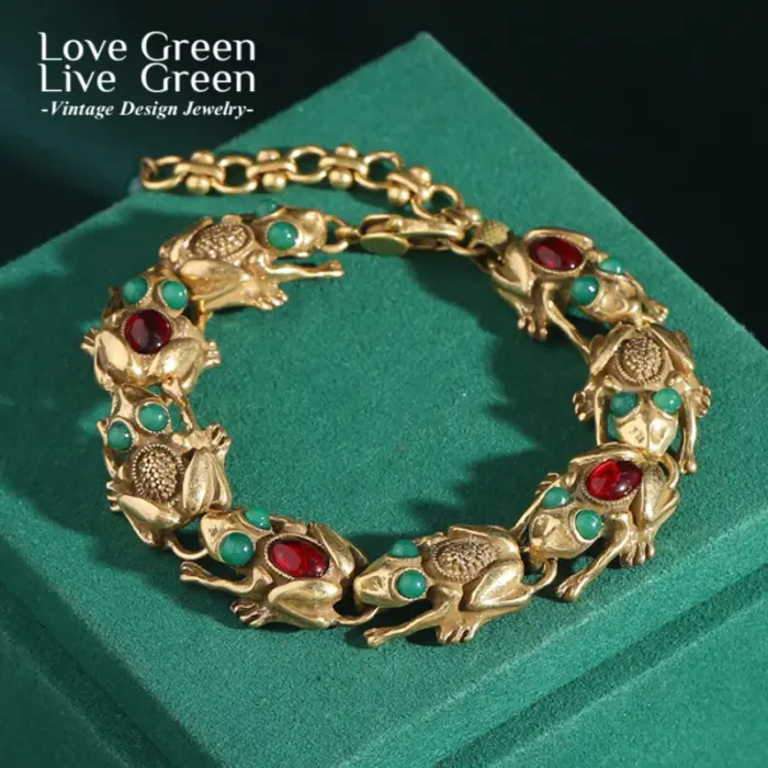 Vintage Jewelry Lucky Toad Bracelets For Women Green Red Agate Antique Gold Color Charm 2025 Accessories Mothers Day Gift New 1