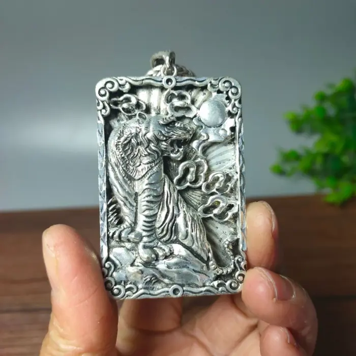 Mai Chuang/ Old China Tibet Silver Antique Handmade Domineering Zodiac Tiger Necklace Amulet Pendant Gift 4